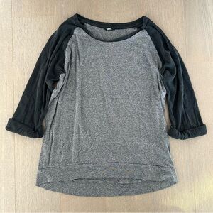 Aritzia TNA Charcoal Grey & Black 3/4 Sleeve Baseball Tee